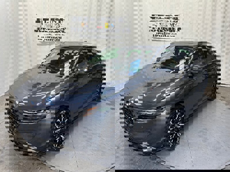 Used 2023 Honda Accord Hybrid Touring image 3