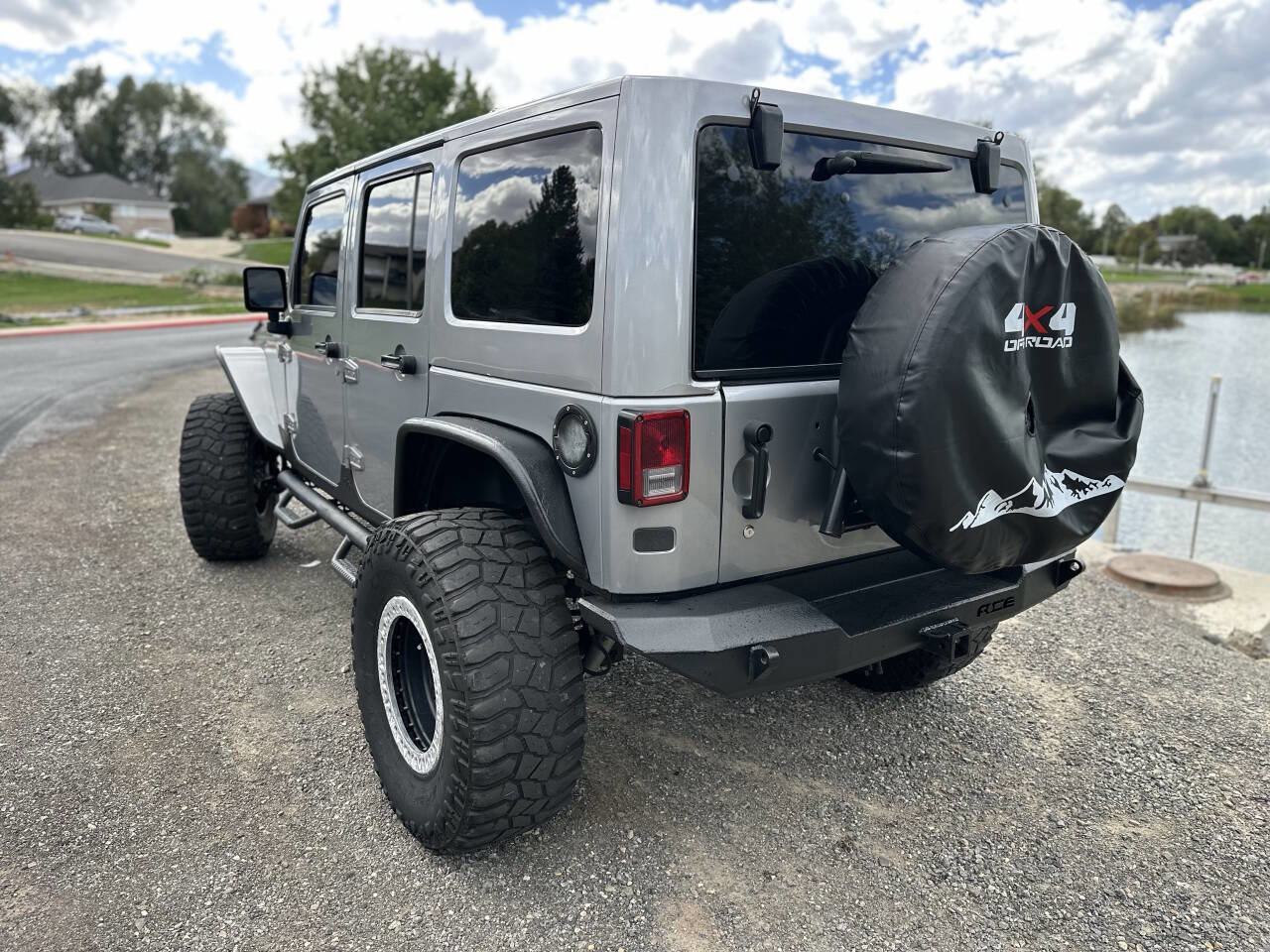 Used 2015 Jeep Wrangler Unlimited Rubicon w/ Connectivity Group image 7