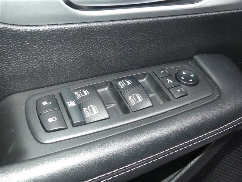 Used 2018 Chrysler Pacifica Limited w/ Advanced Safetytec Group FWD image 21
