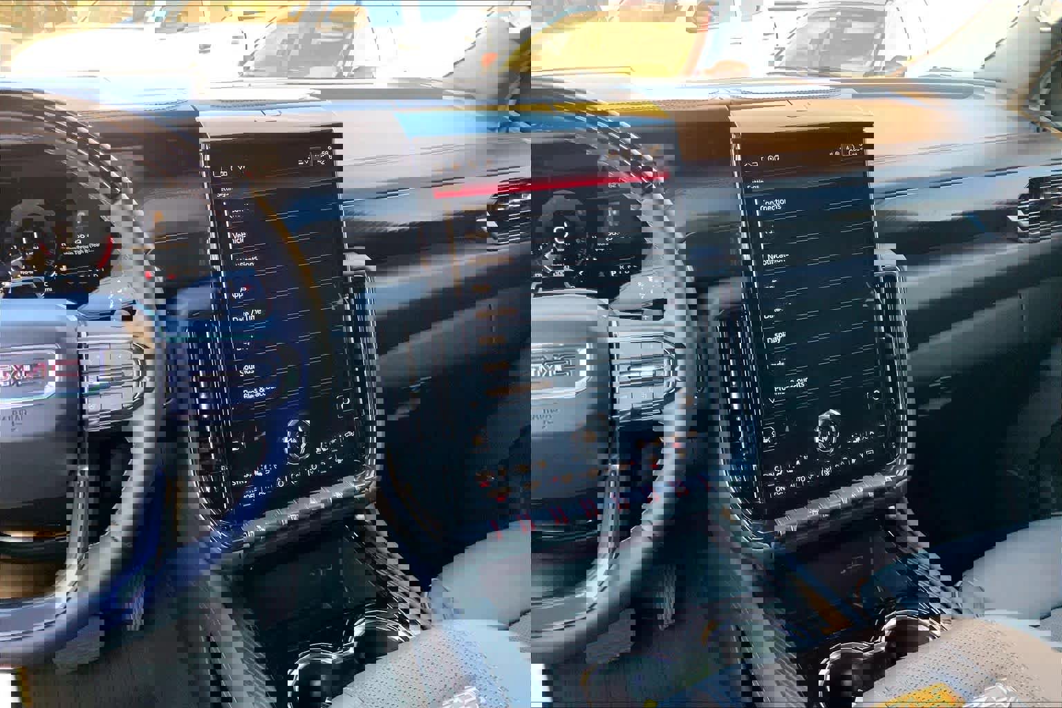 Used 2025 GMC Yukon XL AT4 w/ AT4 Premium Plus Package image 7