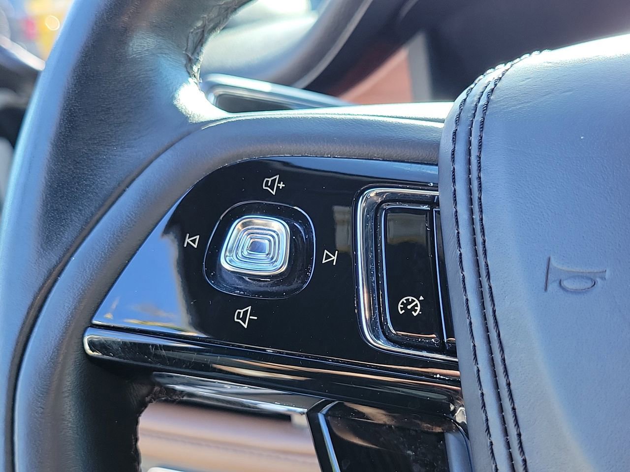 Used 2023 Lincoln Aviator Reserve w/ Elements Package Plus image 33