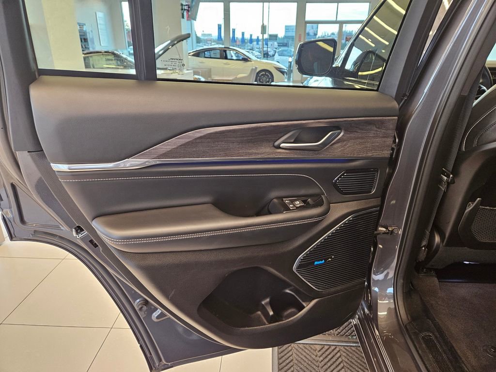 Used 2022 Jeep Grand Cherokee Overland image 27