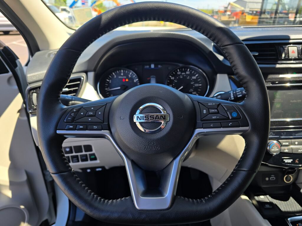 Used 2022 Nissan Rogue Sport SL AWD/4WD image 25