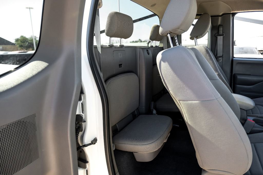 Used 2019 Nissan Frontier S image 32