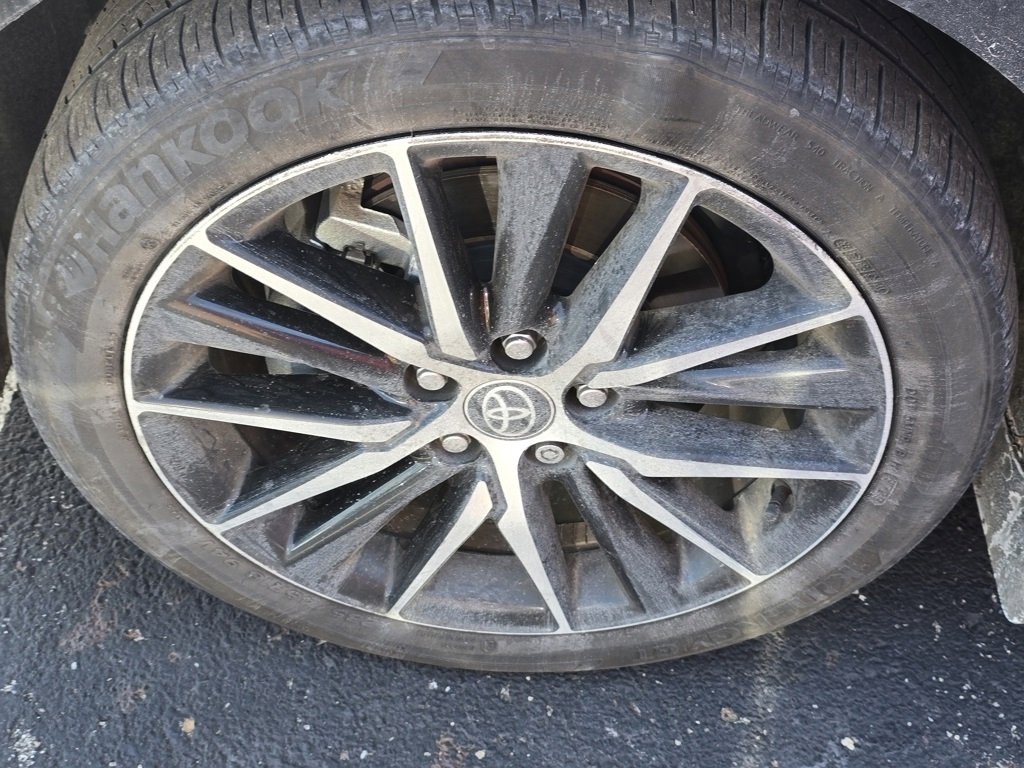 Used 2024 Toyota Camry SE image 9