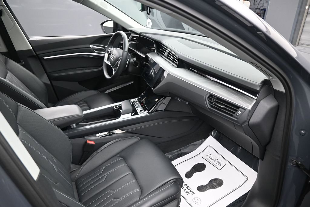 Used 2024 Audi Q8 e-tron Prestige w/ Prestige Package image 34