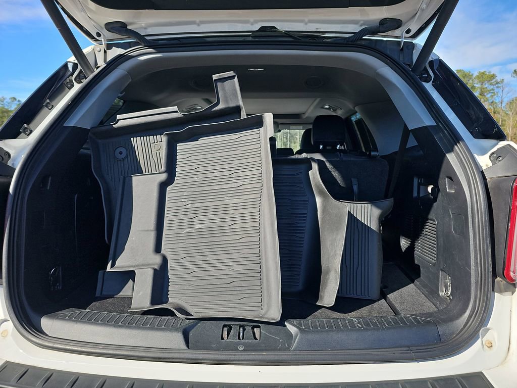 Used 2022 Ford Explorer XLT w/ Equipment Group 202A image 17