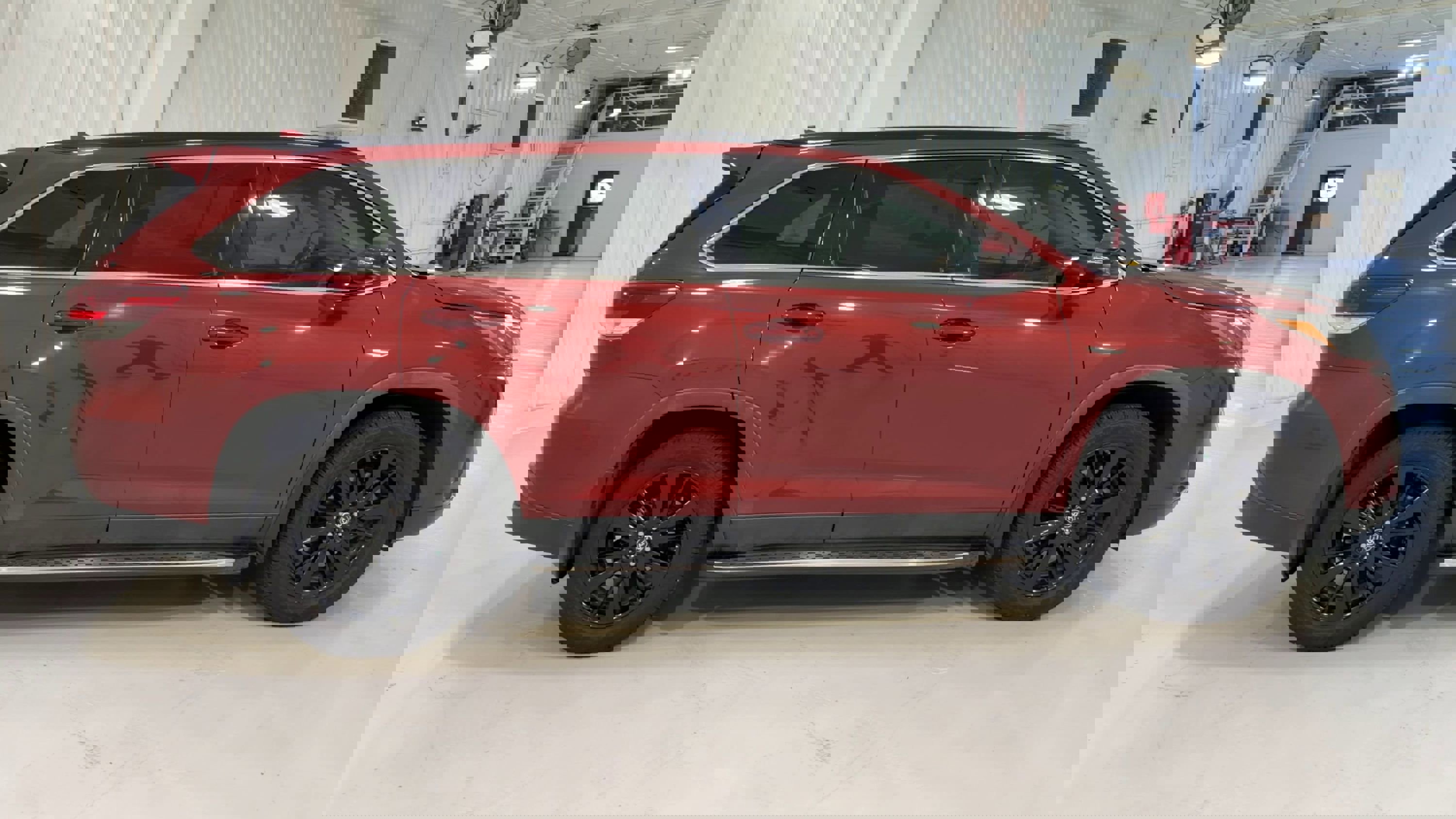 Used 2019 Toyota Highlander SE image 2