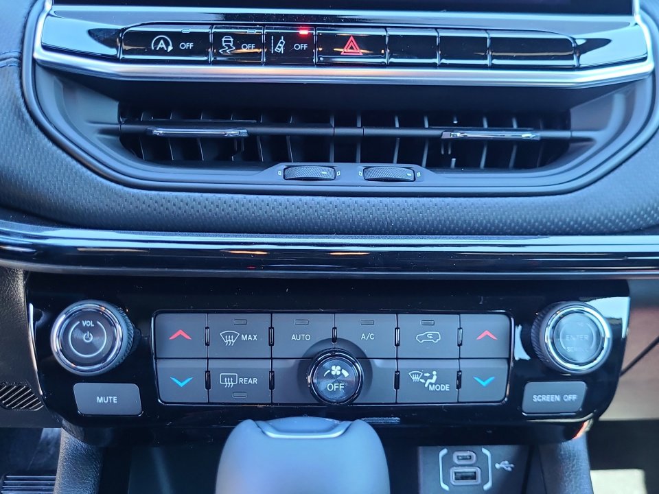 New 2026 Jeep Compass Latitude image 18