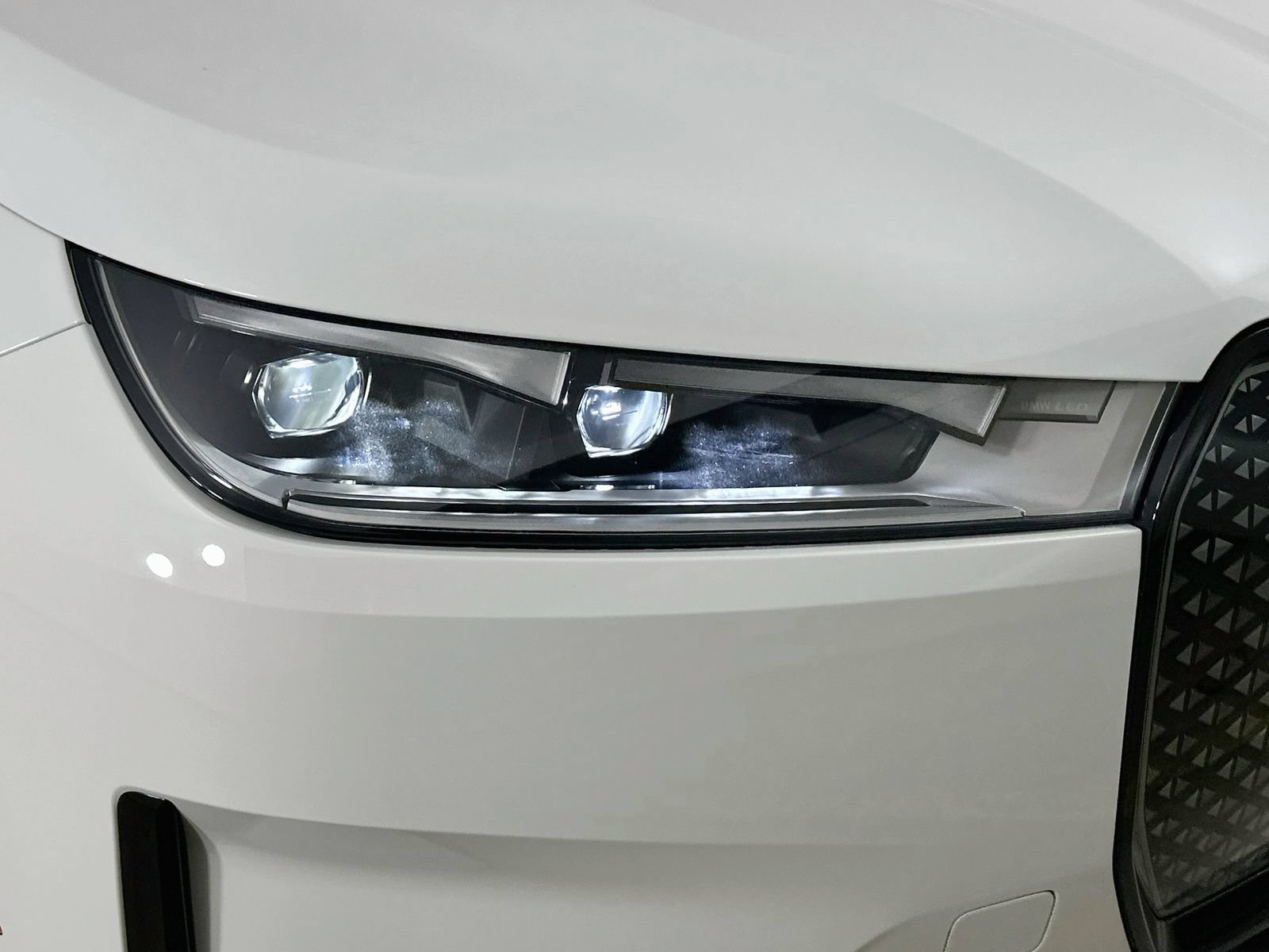 Used 2024 BMW iX xDrive50 w/ Convenience Package AWD/4WD image 9