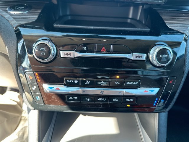 Used 2023 Ford Explorer Limited w/ Equipment Group 301A AWD/4WD image 41
