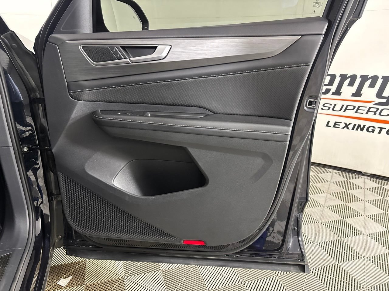 Used 2024 Volkswagen Atlas Cross Sport SE w/ Panoramic Sunroof Package FWD image 28