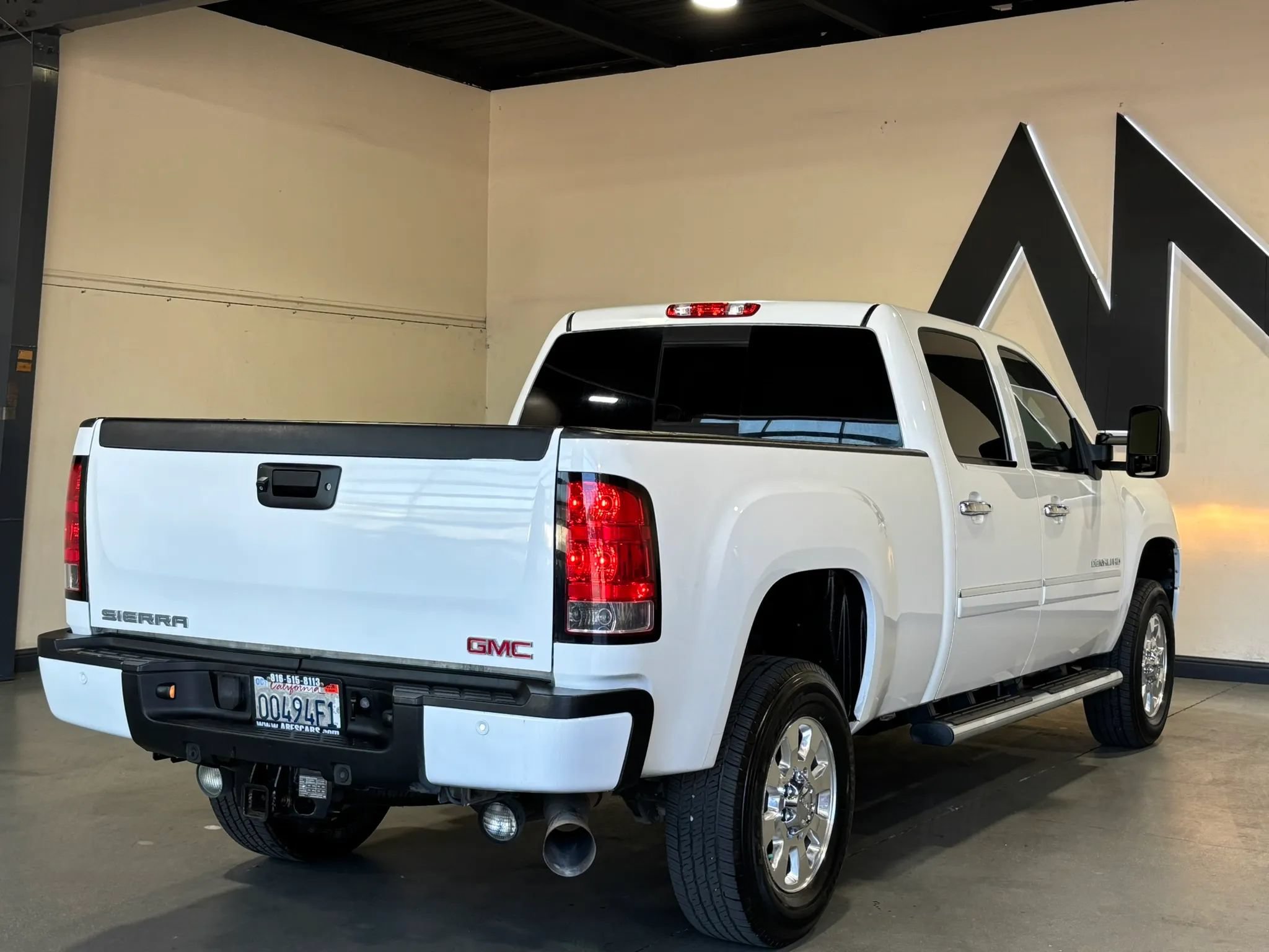 Used 2011 GMC Sierra 3500 Denali AWD/4WD image 4