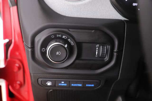 Used 2025 Jeep Wrangler Unlimited Sahara w/ Safety Group image 18