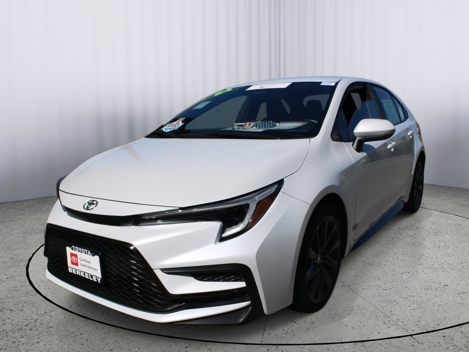 Certified 2024 Toyota Corolla SE w/ SE Convenience Package FWD image 4