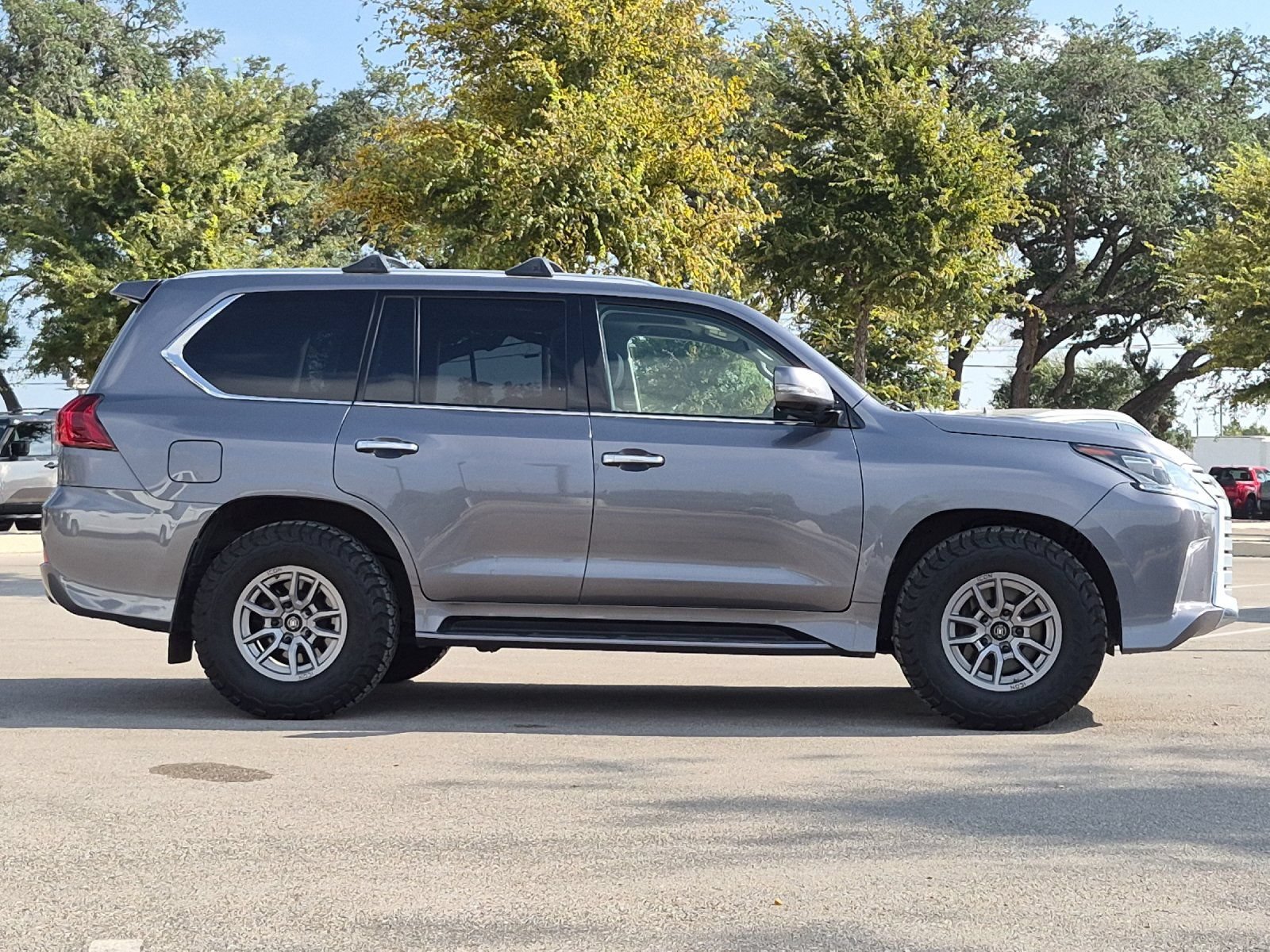 Used 2016 Lexus LX 570 4WD w/ Luxury Package image 6