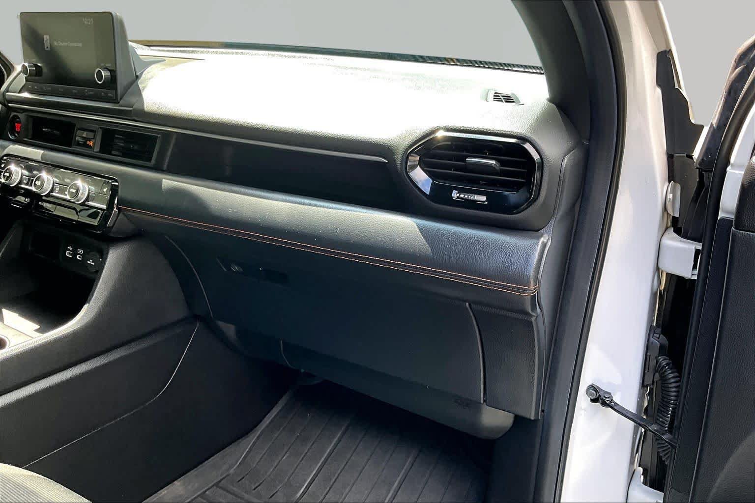 Used 2025 Honda Pilot Sport image 19
