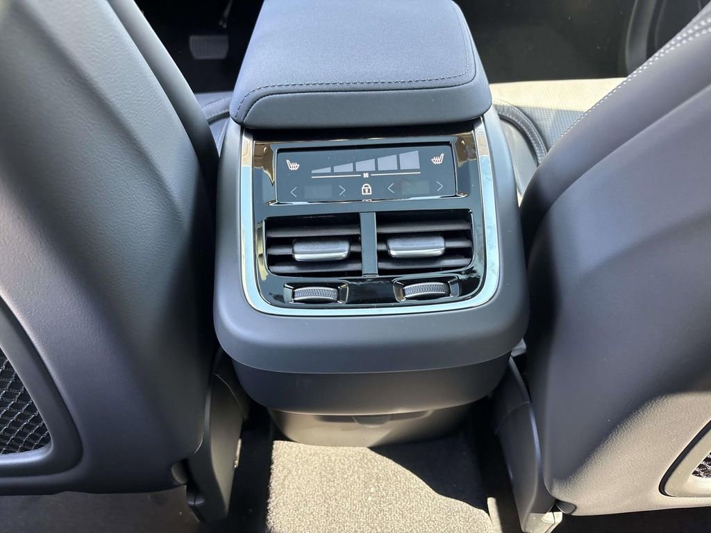 New 2026 Volvo XC60 B5 Ultra w/ Protection Package Premier image 31