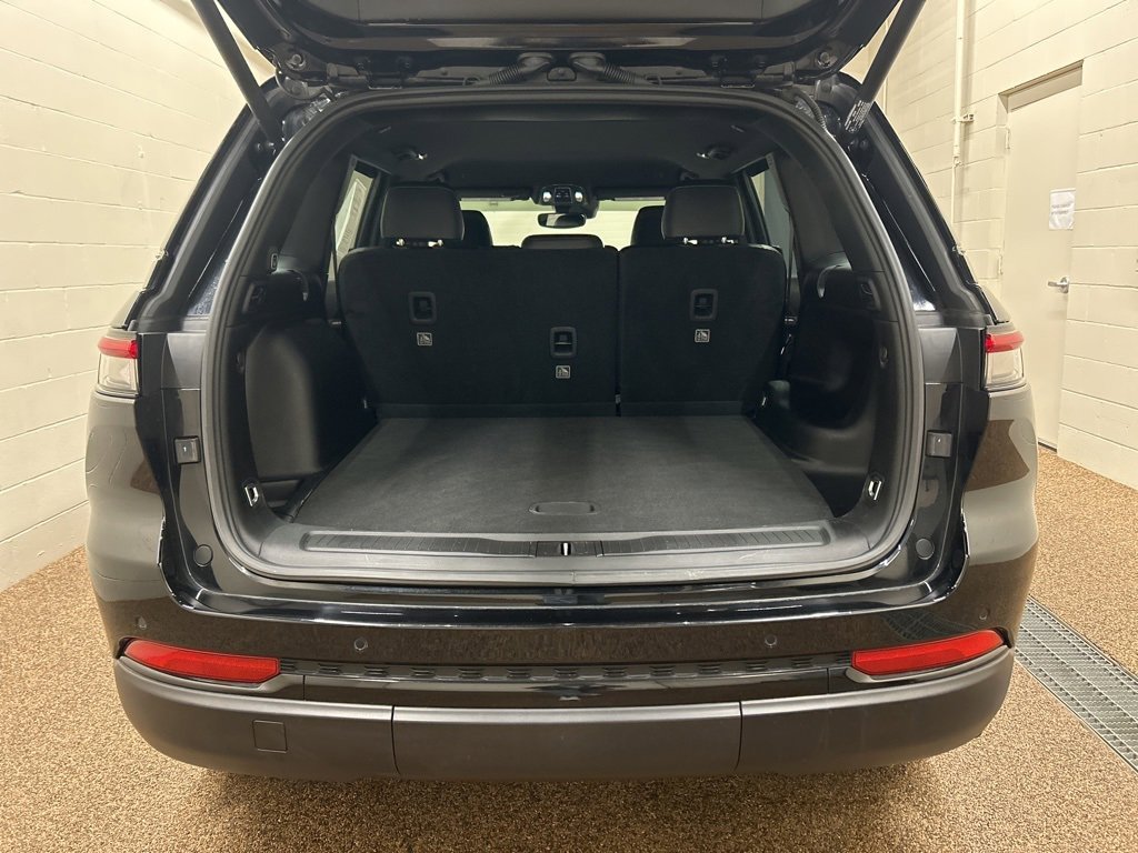 Used 2024 Jeep Grand Cherokee Limited w/ Black Appearance Package image 11