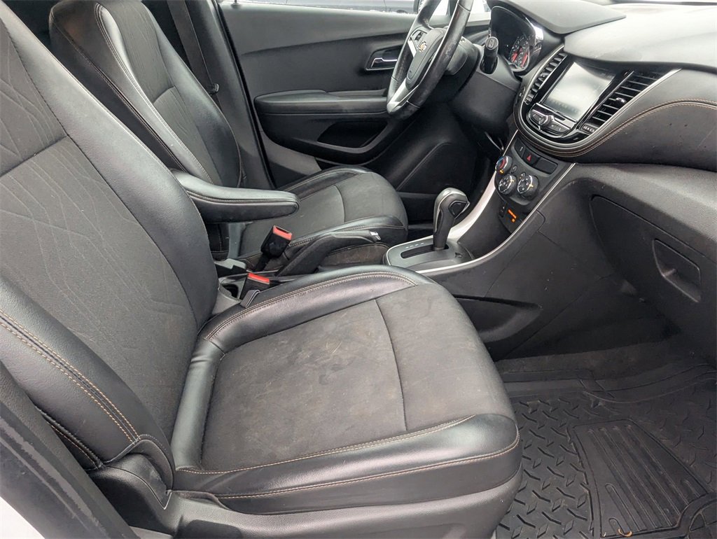 Used 2017 Chevrolet Trax LT w/ LT Convenience Package image 28