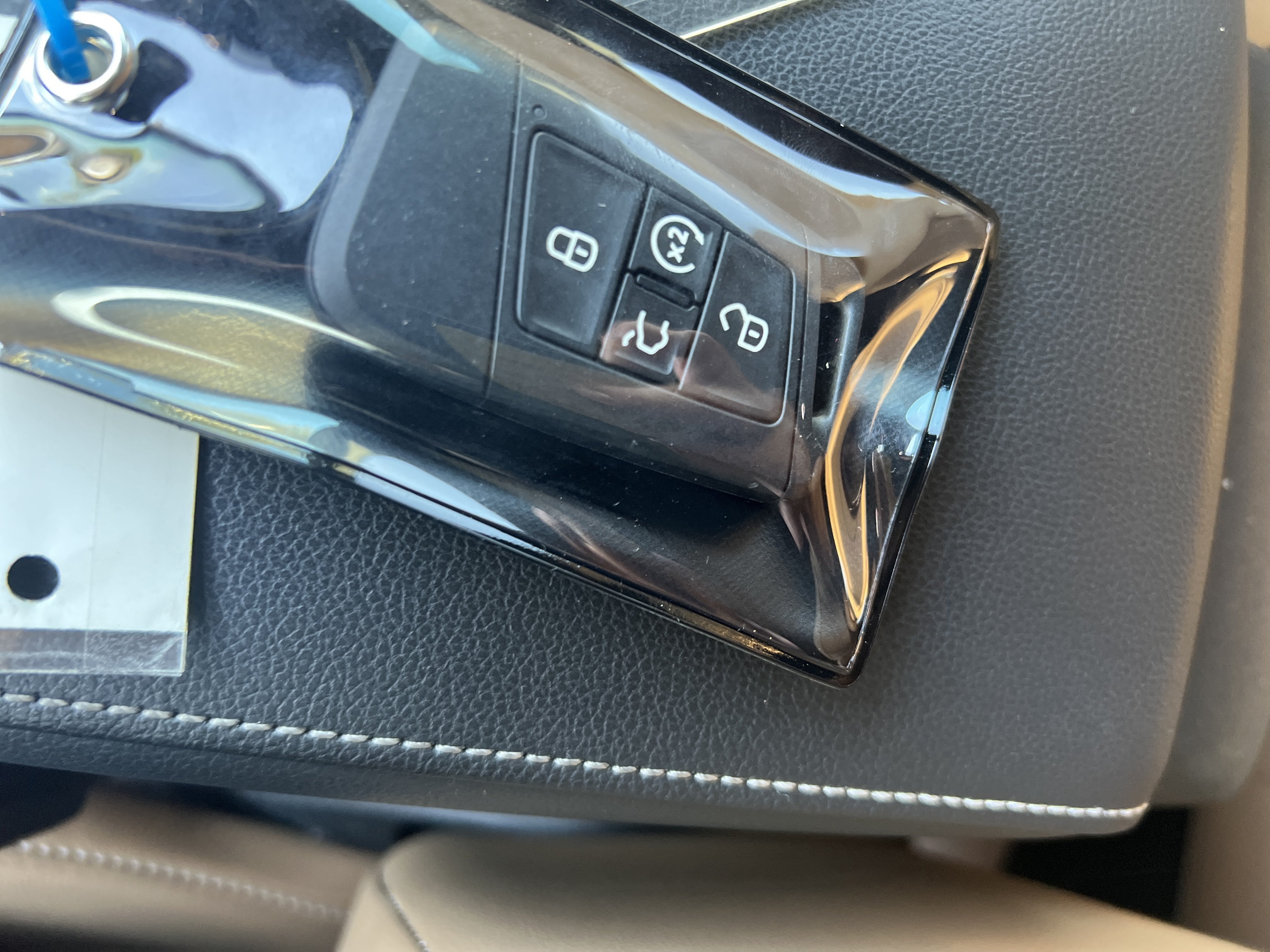 Used 2024 Volkswagen Tiguan SE w/ MDO Package, Three-Row FWD image 30