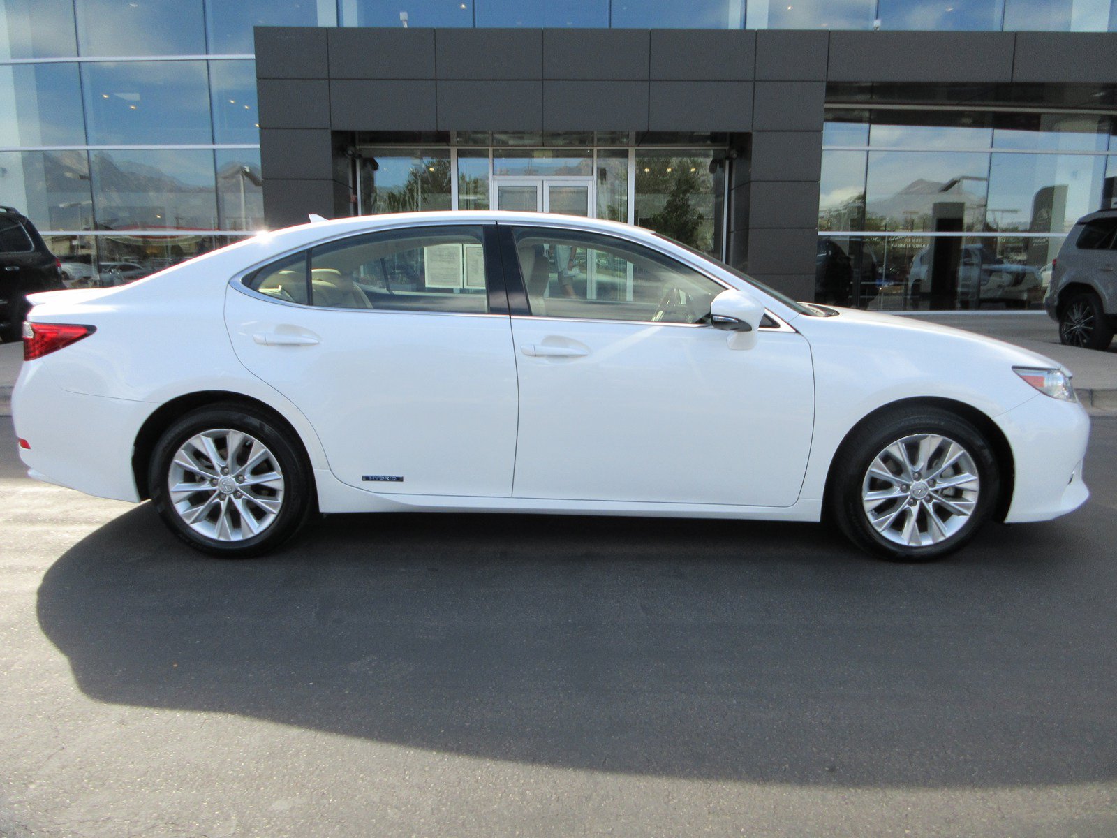 Used 2013 Lexus ES 300h w/ Luxury Pkg FWD image 11