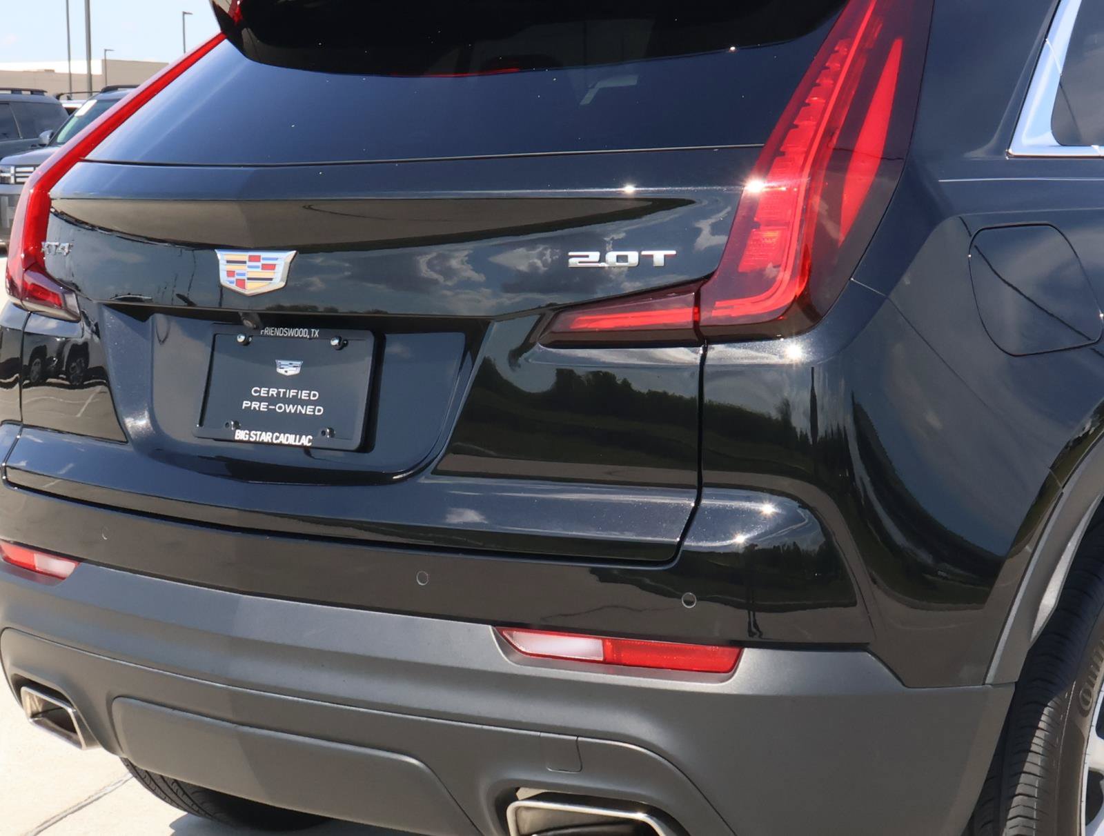 Used 2023 Cadillac XT4 Luxury w/ Cold Weather Package FWD image 11