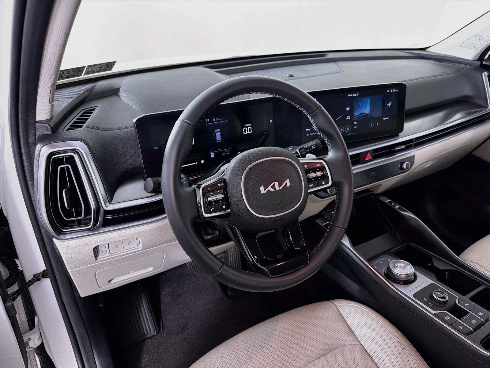 Used 2025 Kia Sorento EX AWD/4WD image 16