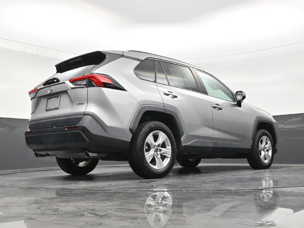 Used 2021 Toyota RAV4 XLE w/ Convenience Package FWD image 23