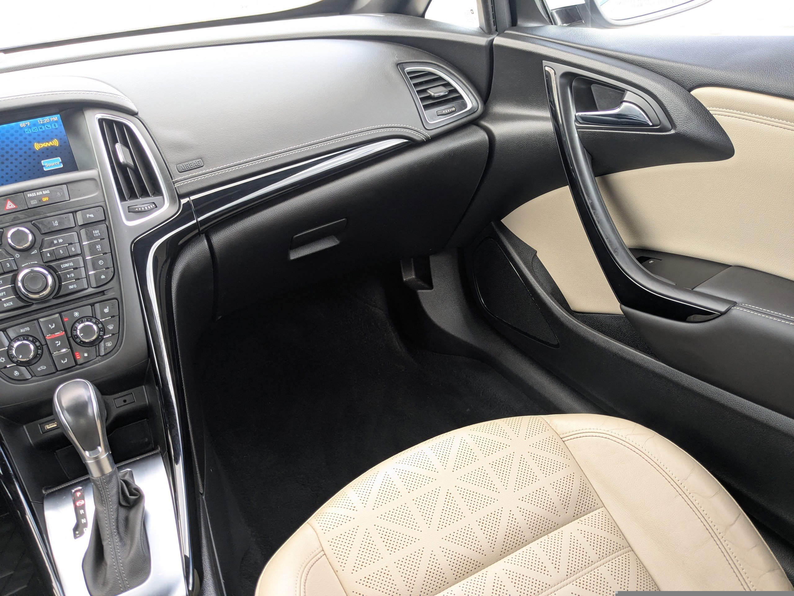 Used 2018 Buick Cascada Premium image 18