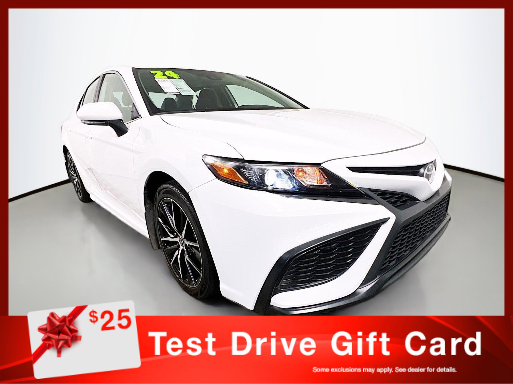 Used 2024 Toyota Camry SE image 1