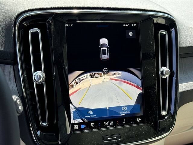 New 2024 Volvo XC40 B5 Plus w/ Protection Package Premier AWD/4WD image 12