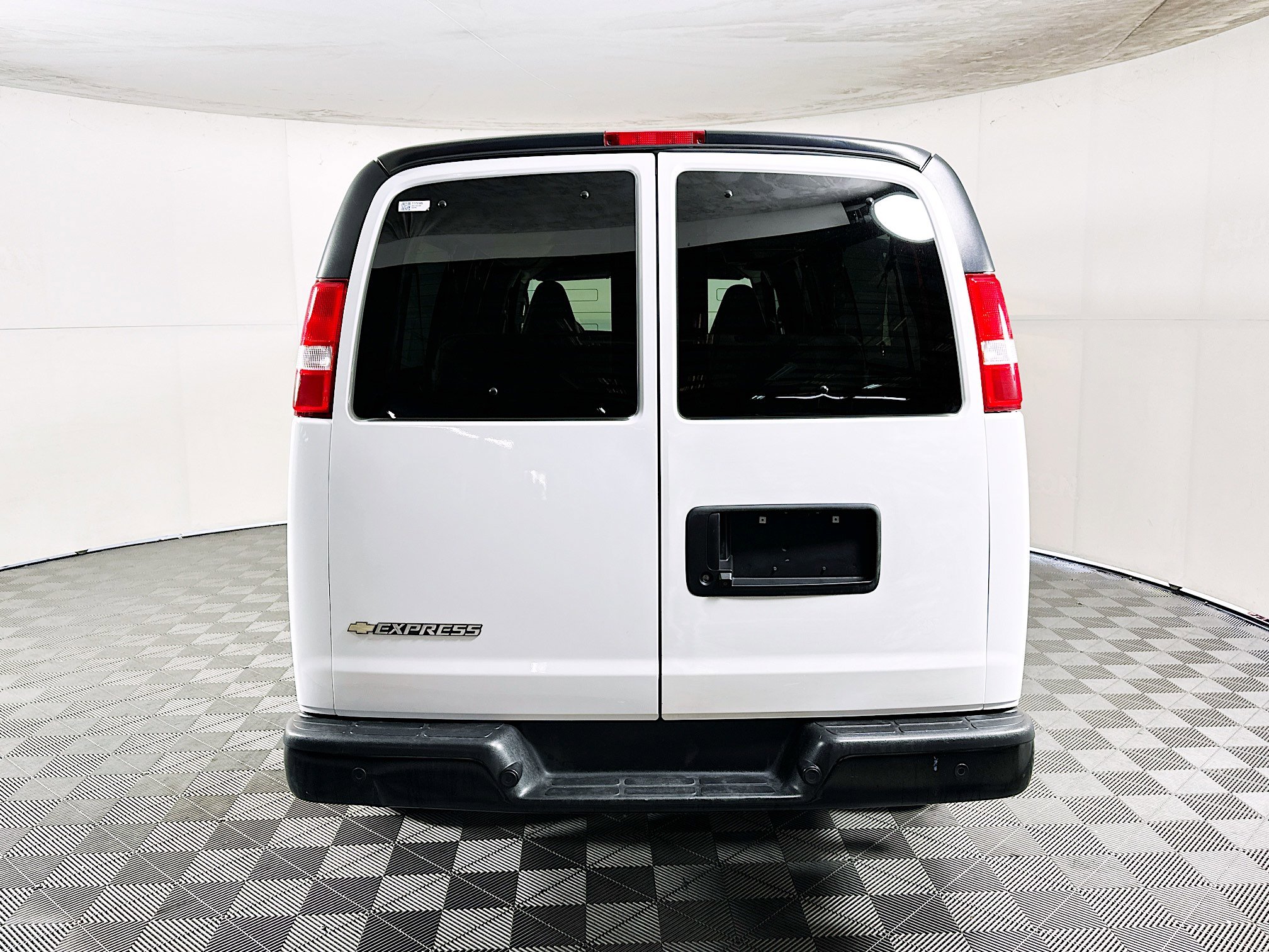 Used 2023 Chevrolet Express 3500 LS RWD image 4
