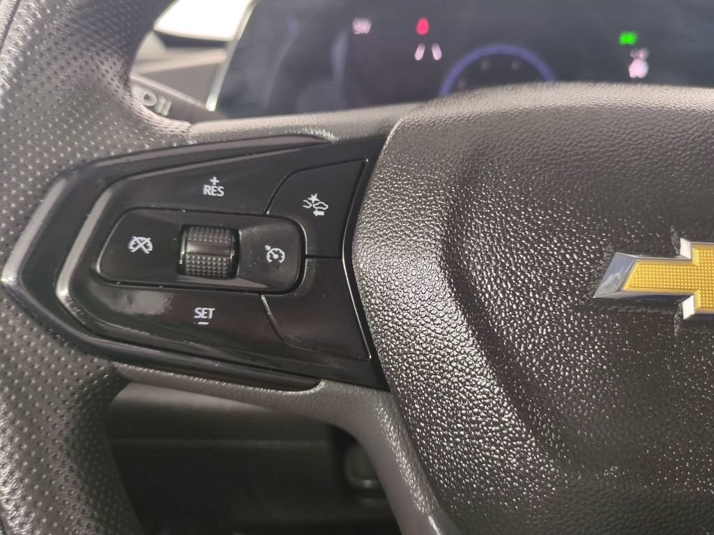 Used 2025 Chevrolet Trax LT FWD image 35