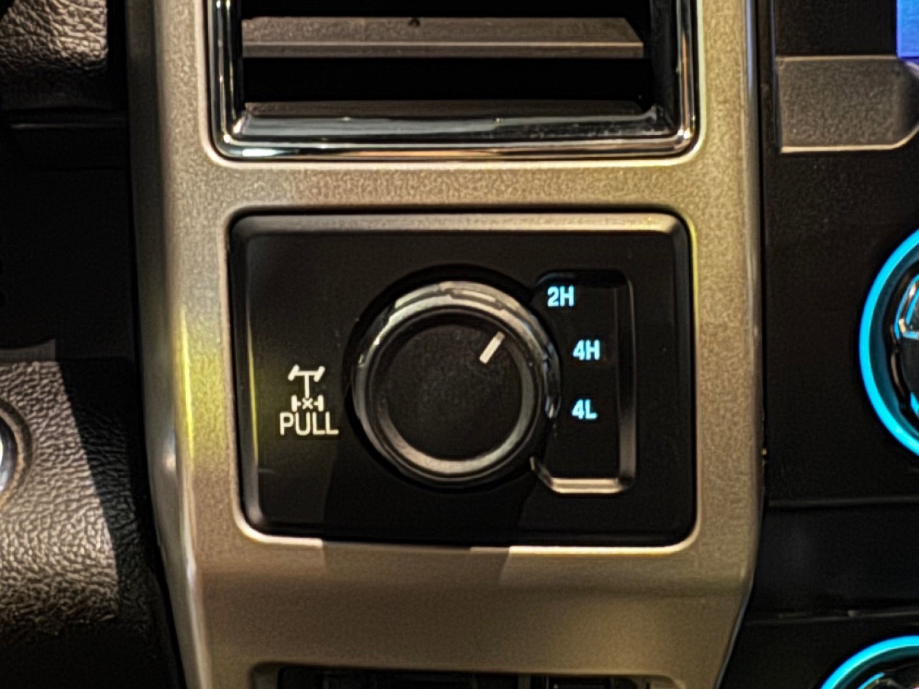 Used 2020 Ford F250 Lariat w/ Lariat Ultimate Package AWD/4WD image 33