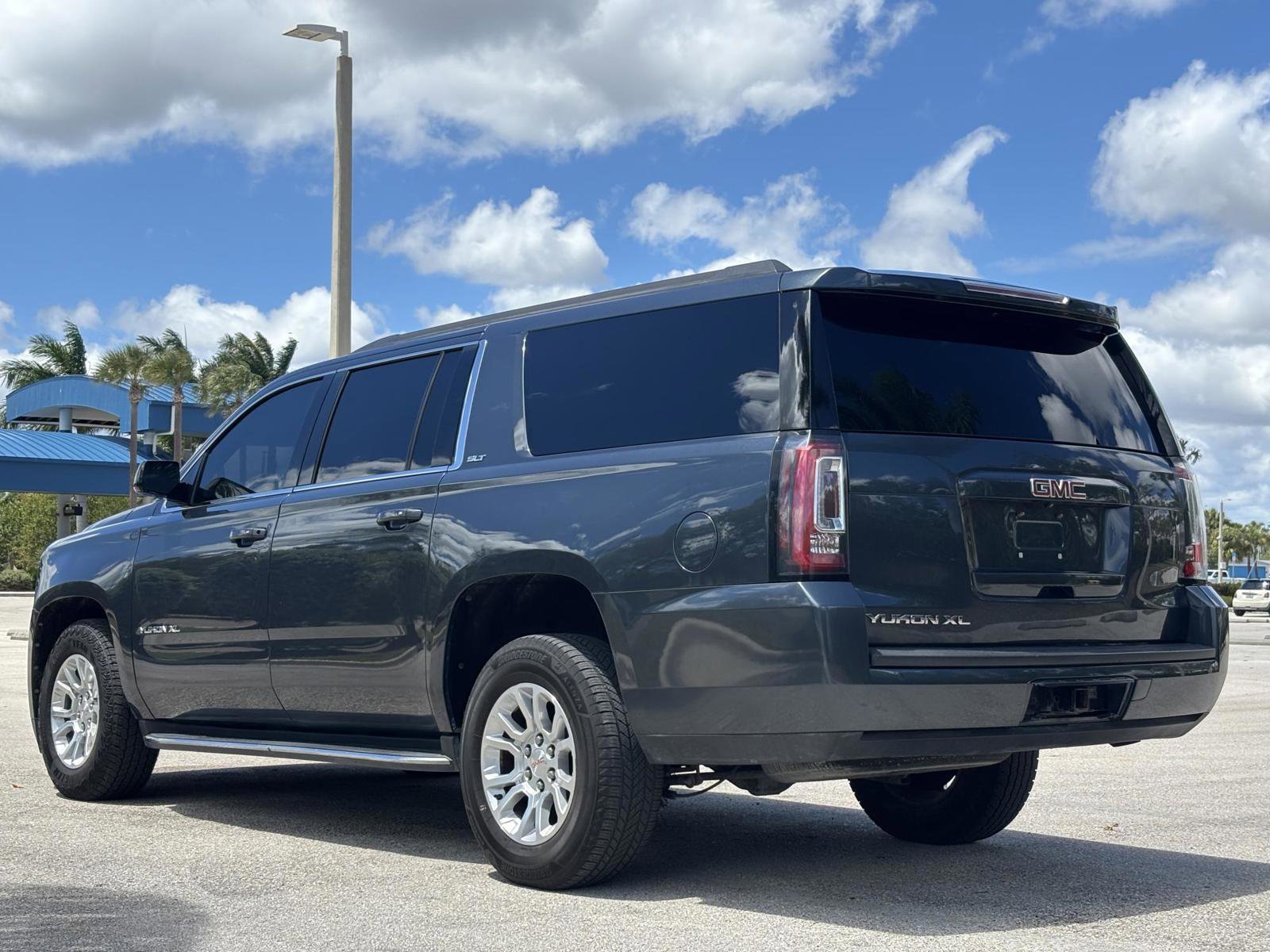 Used 2019 GMC Yukon XL SLT image 4
