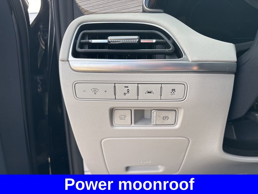 Used 2022 Hyundai Palisade Limited w/ Winter Package AWD/4WD image 16