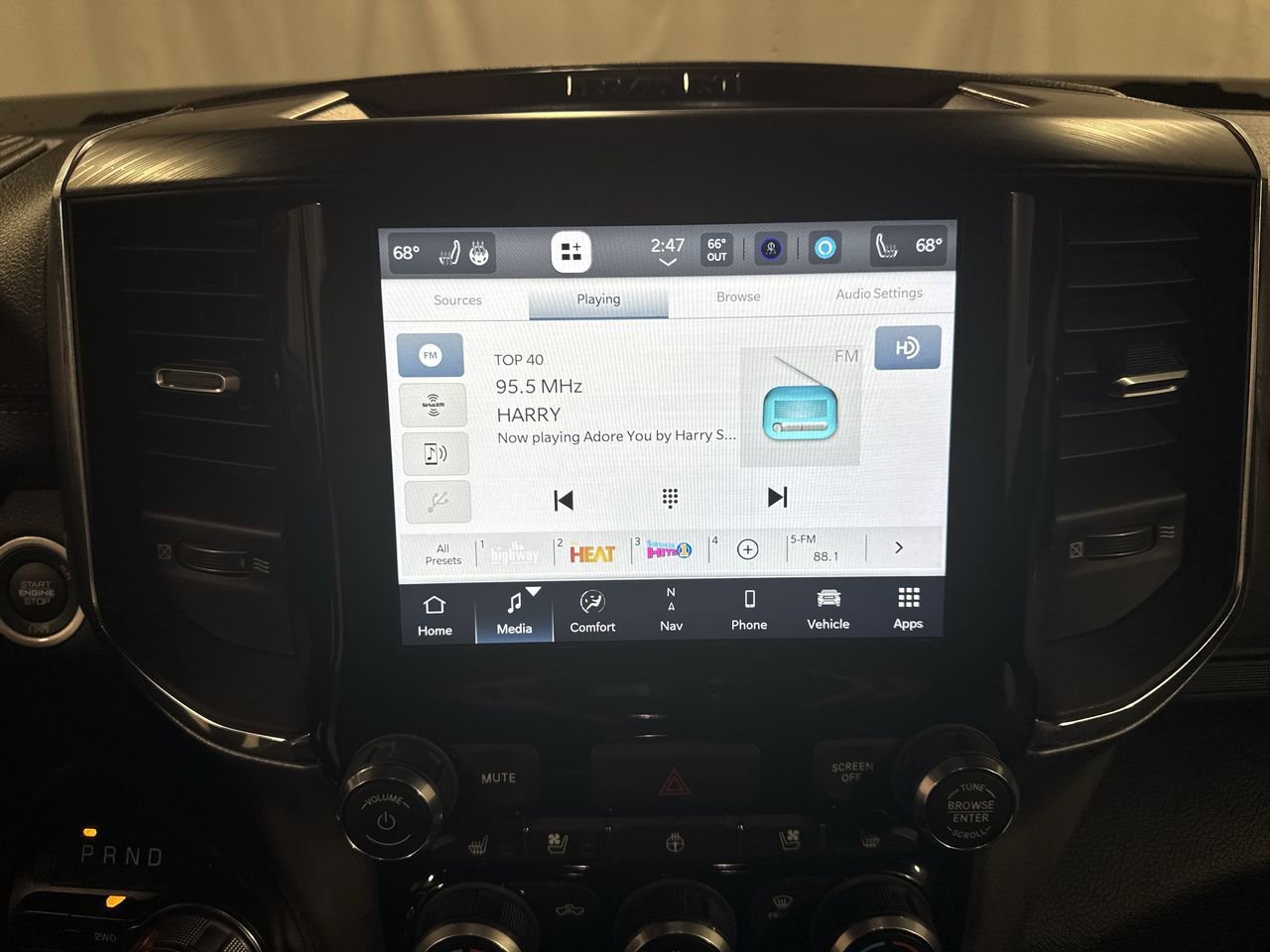 Used 2024 RAM 1500 Laramie image 25