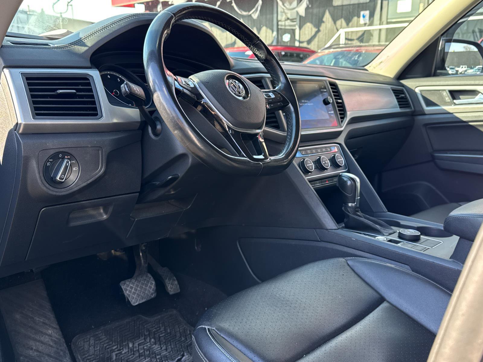 Used 2019 Volkswagen Atlas SE w/ Towing Package image 16