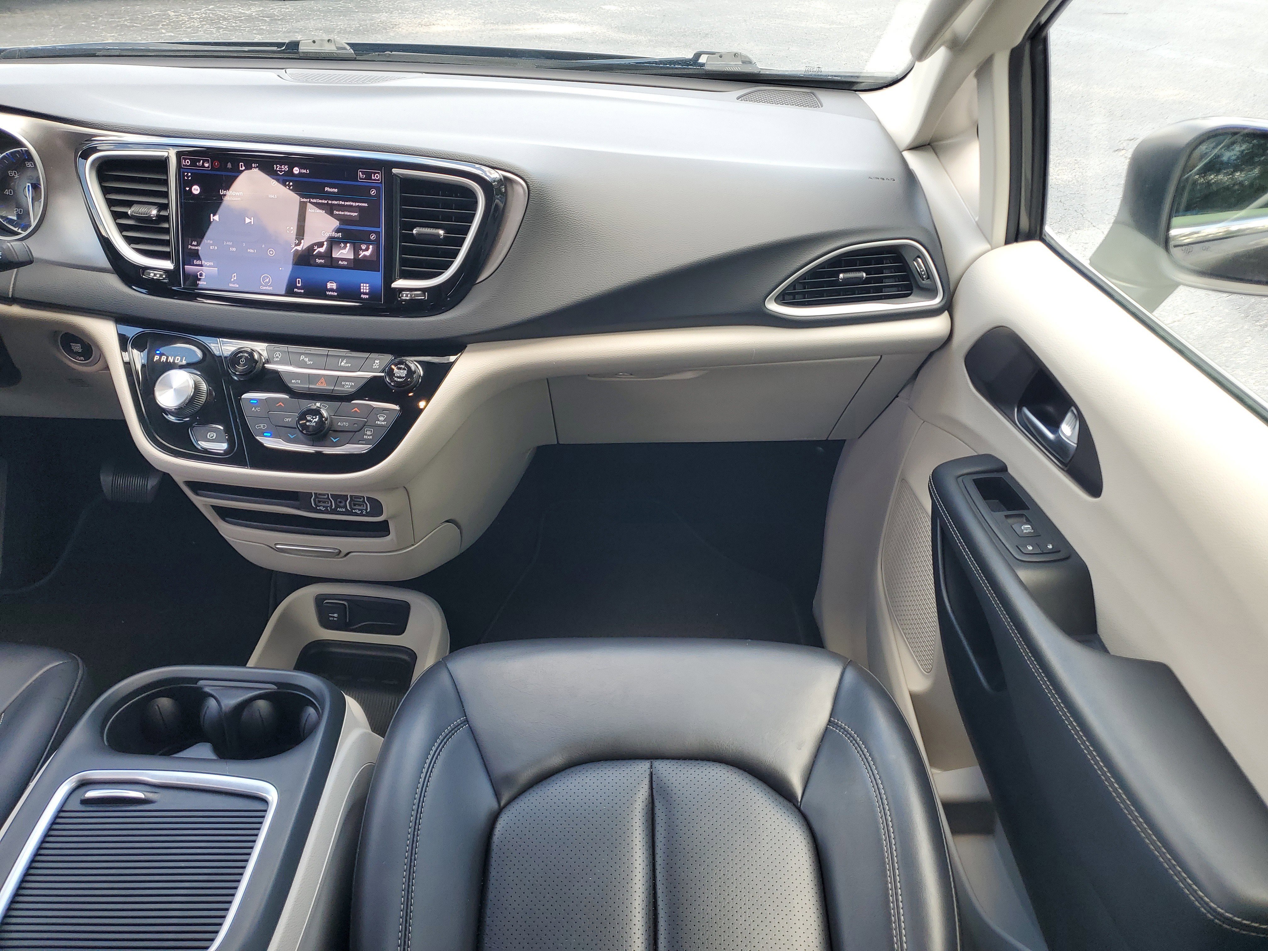 Used 2023 Chrysler Pacifica Touring-L FWD image 20