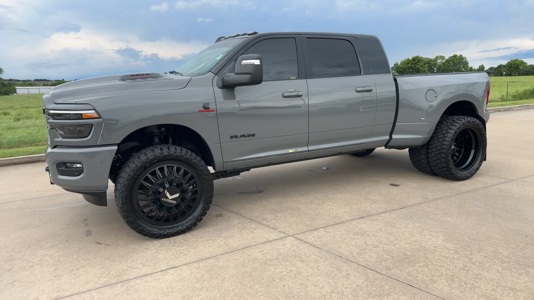 Used 2026 RAM 3500 Laramie w/ Night Edition AWD/4WD image 5