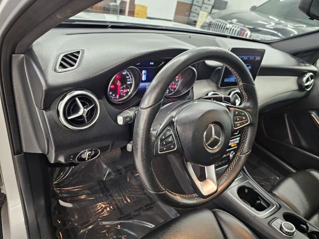 Used 2018 Mercedes-Benz GLA 250 4MATIC w/ Premium Package image 7