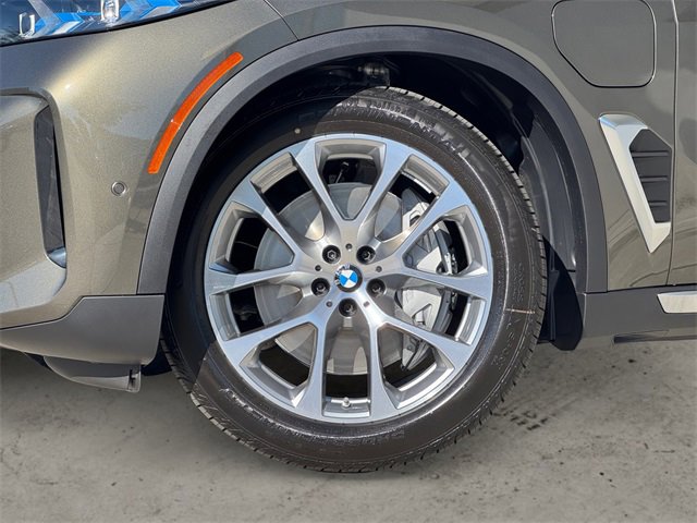 New 2026 BMW X5 xDrive50e w/ Executive Package image 9