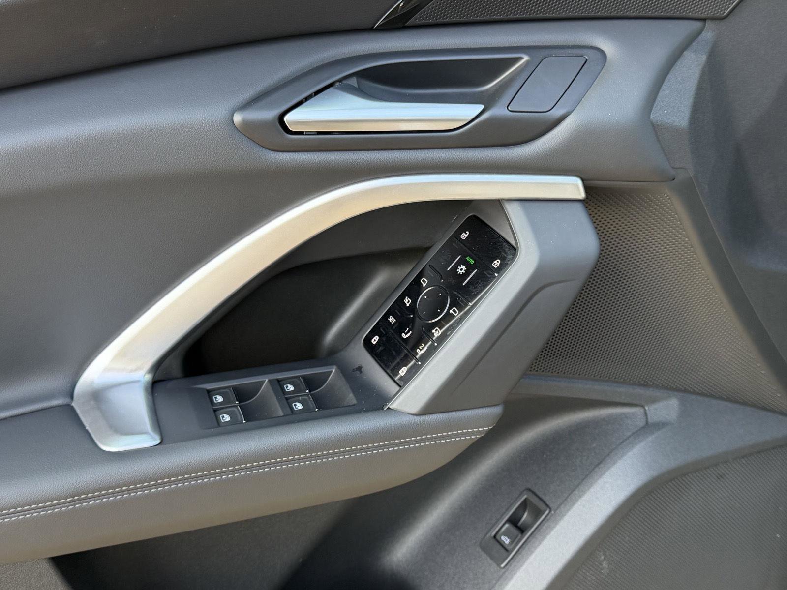 Used 2025 Audi Q5 Premium w/ Convenience Package image 11