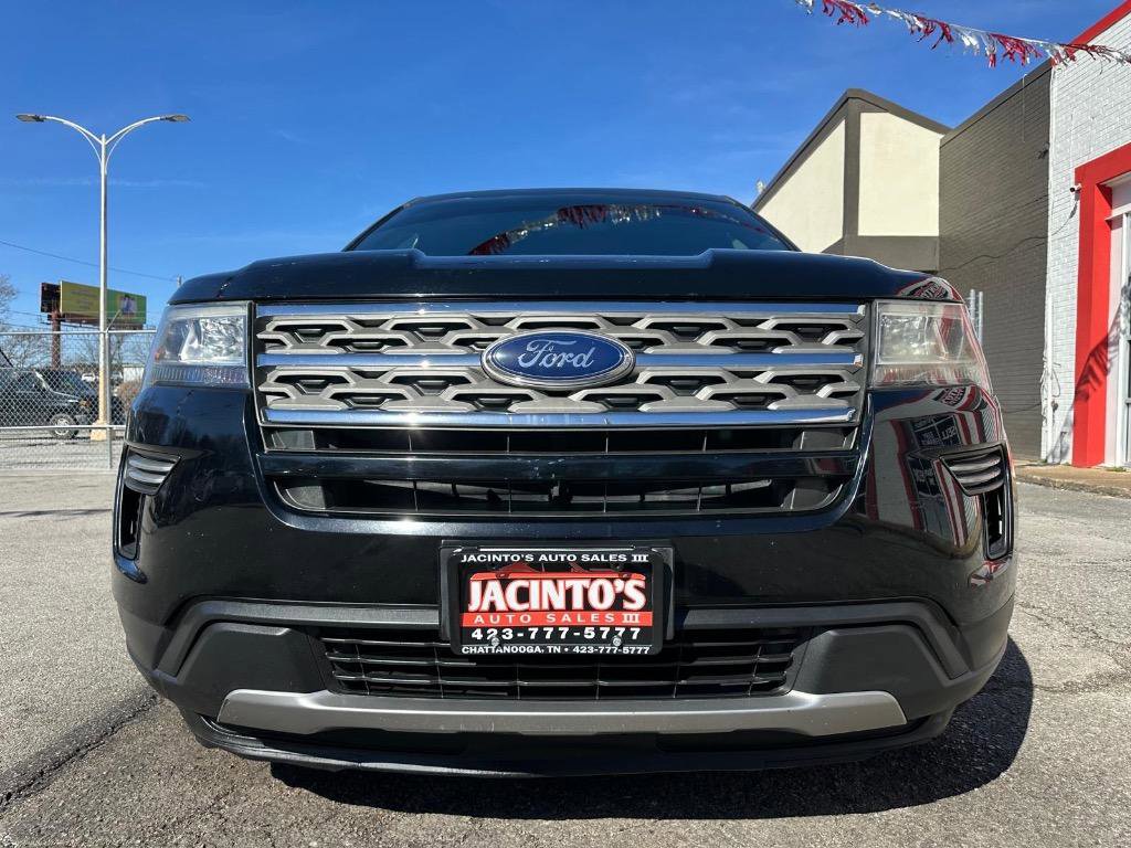 Used 2018 Ford Explorer XLT FWD image 2