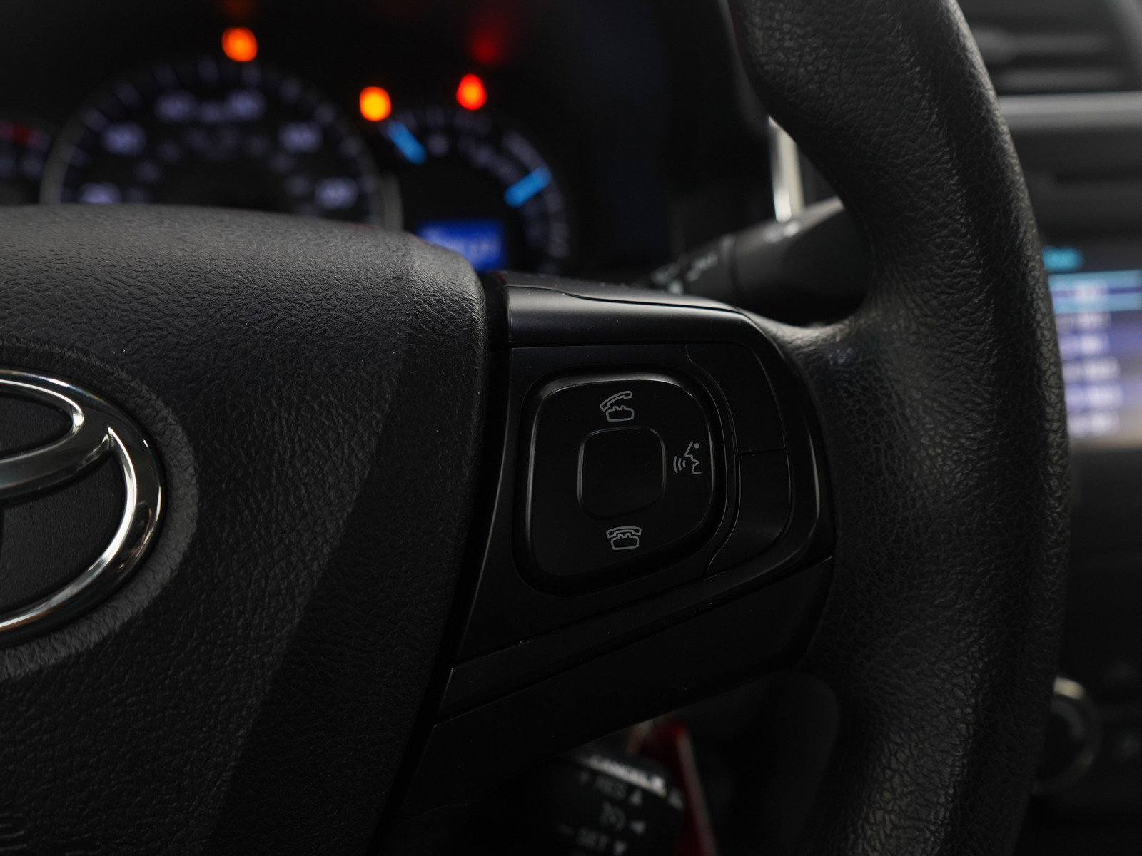 Used 2015 Toyota Camry LE image 24