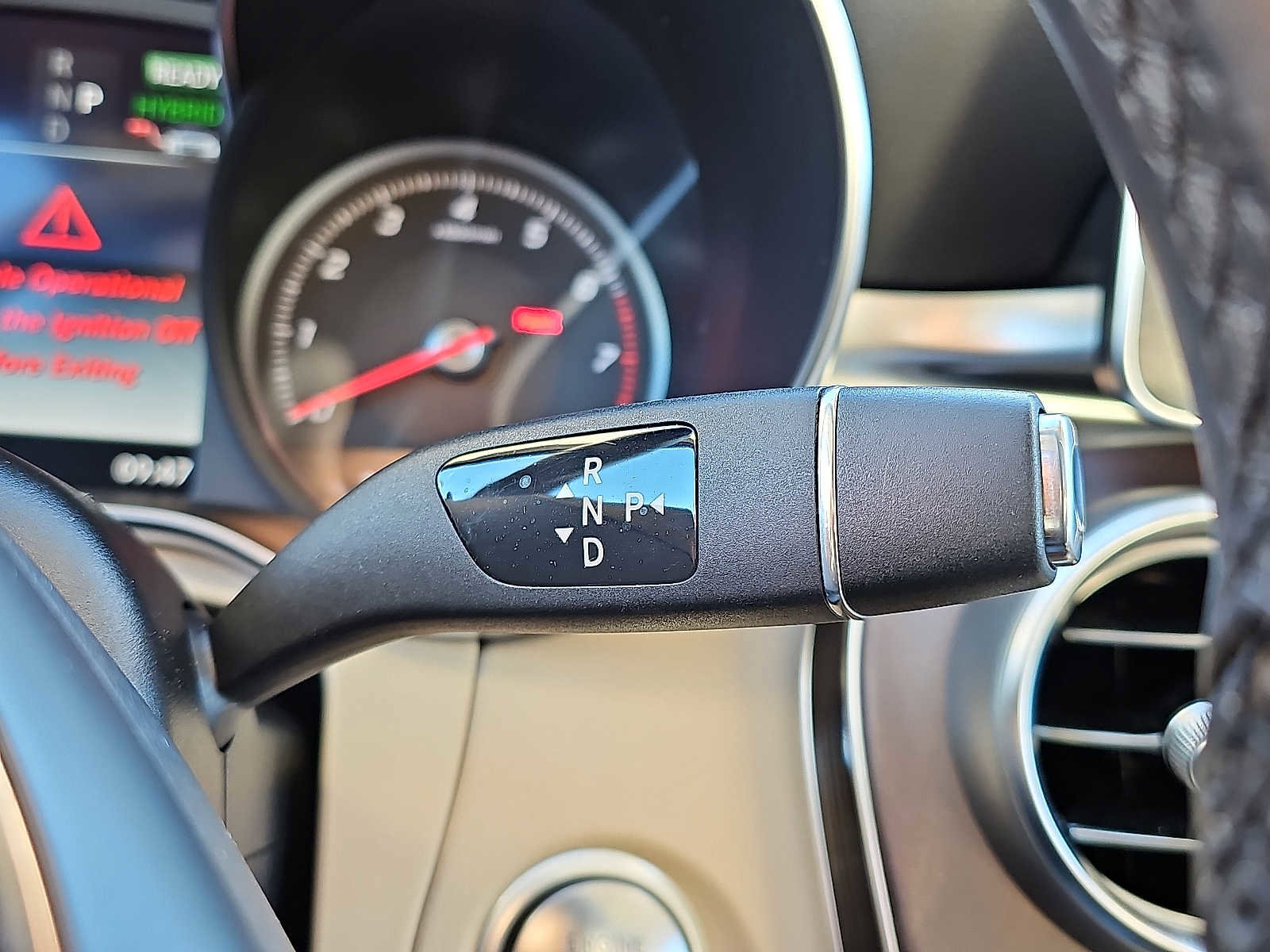 Used 2019 Mercedes-Benz GLC 350e 4MATIC image 17