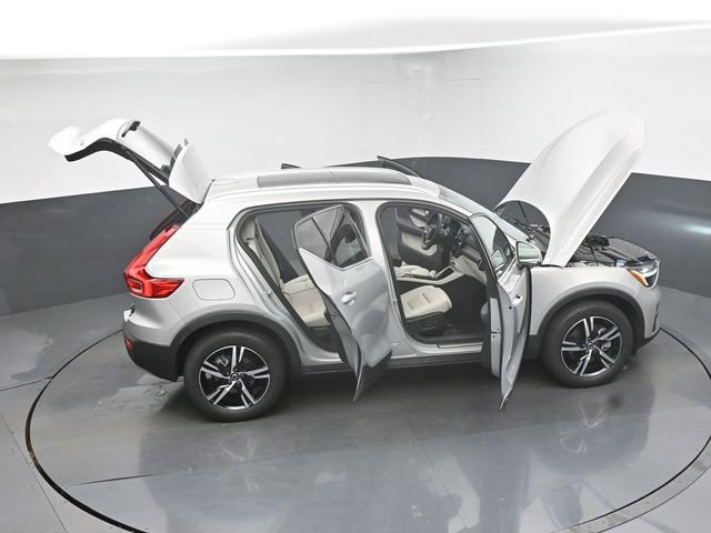 Used 2023 Volvo XC40 B5 Plus image 46