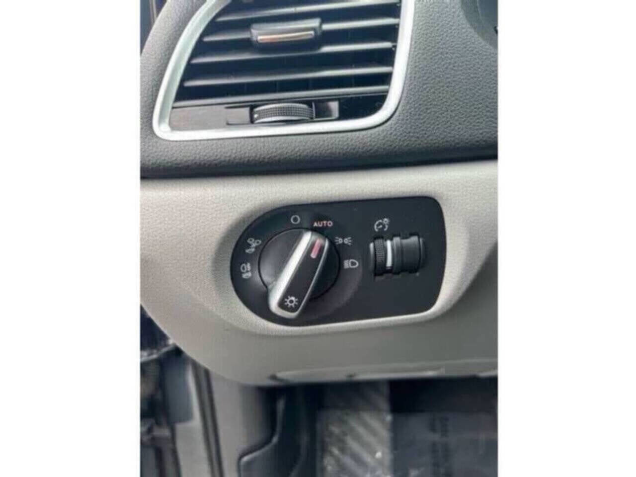 Used 2017 Audi Q3 2.0T Premium image 11