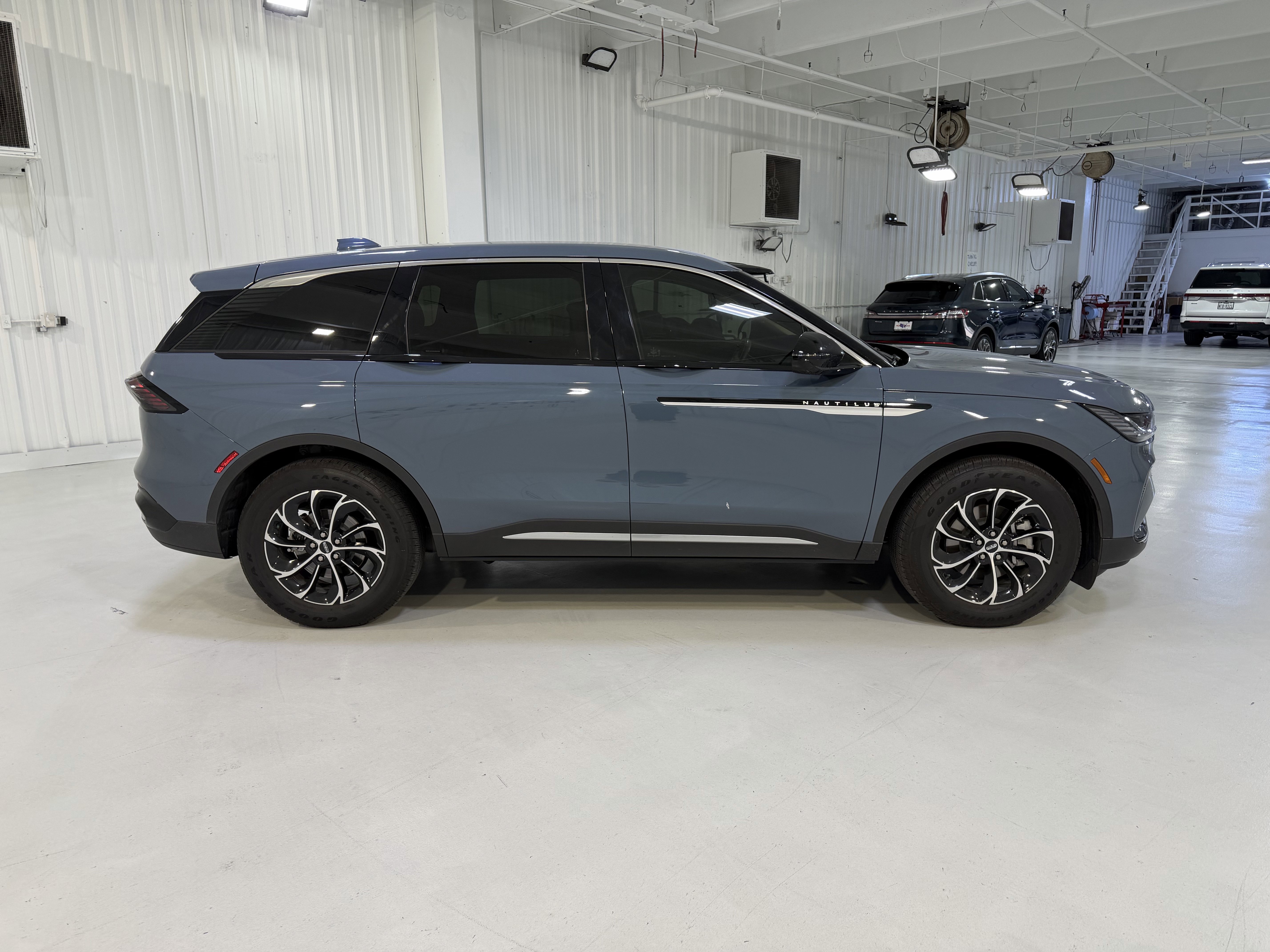 Used 2025 Lincoln Nautilus Premier AWD/4WD image 6